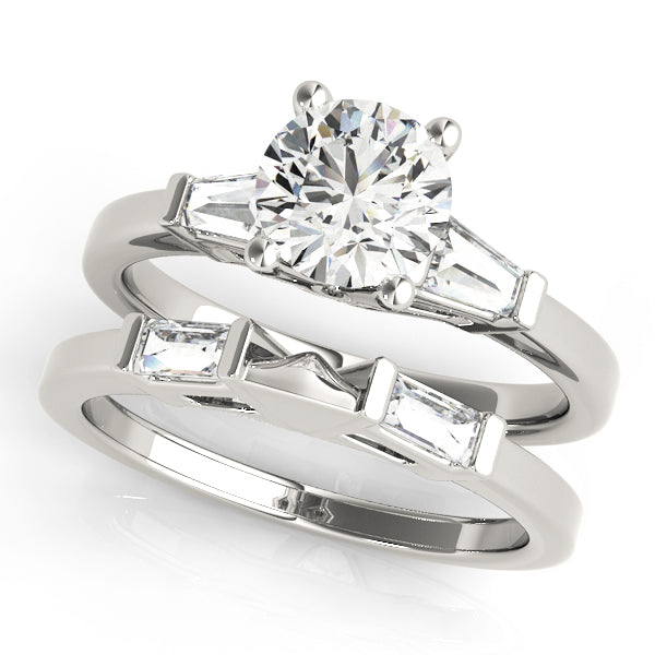 Round Diamond Engagement Ring with Baguettes